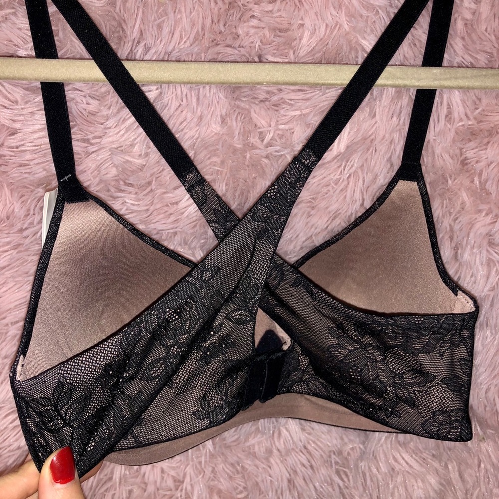 B. Tempt’d wirefree bra - Picture 4 of 7